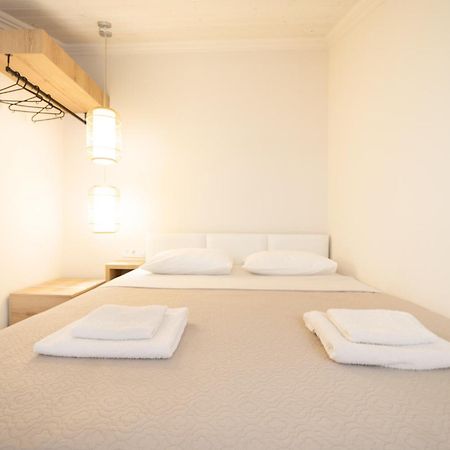 ניי פורי Mystery Suites And Apartments מראה חיצוני תמונה