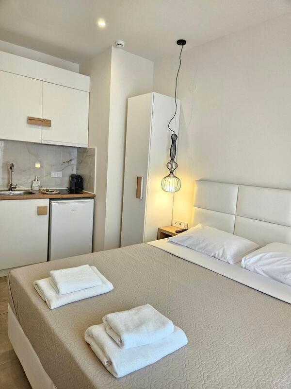 ניי פורי Mystery Suites And Apartments מראה חיצוני תמונה