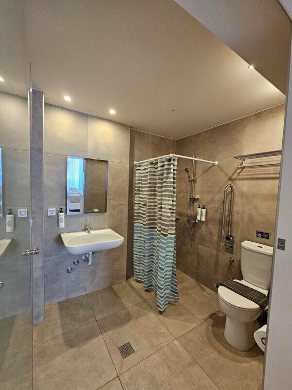 ניי פורי Mystery Suites And Apartments מראה חיצוני תמונה