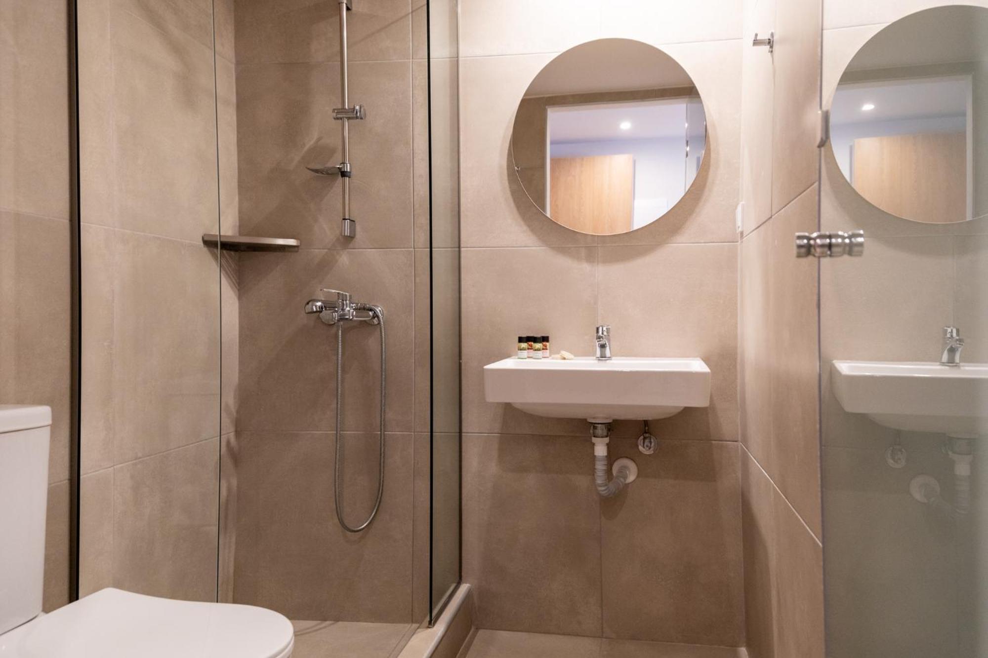 ניי פורי Mystery Suites And Apartments מראה חיצוני תמונה