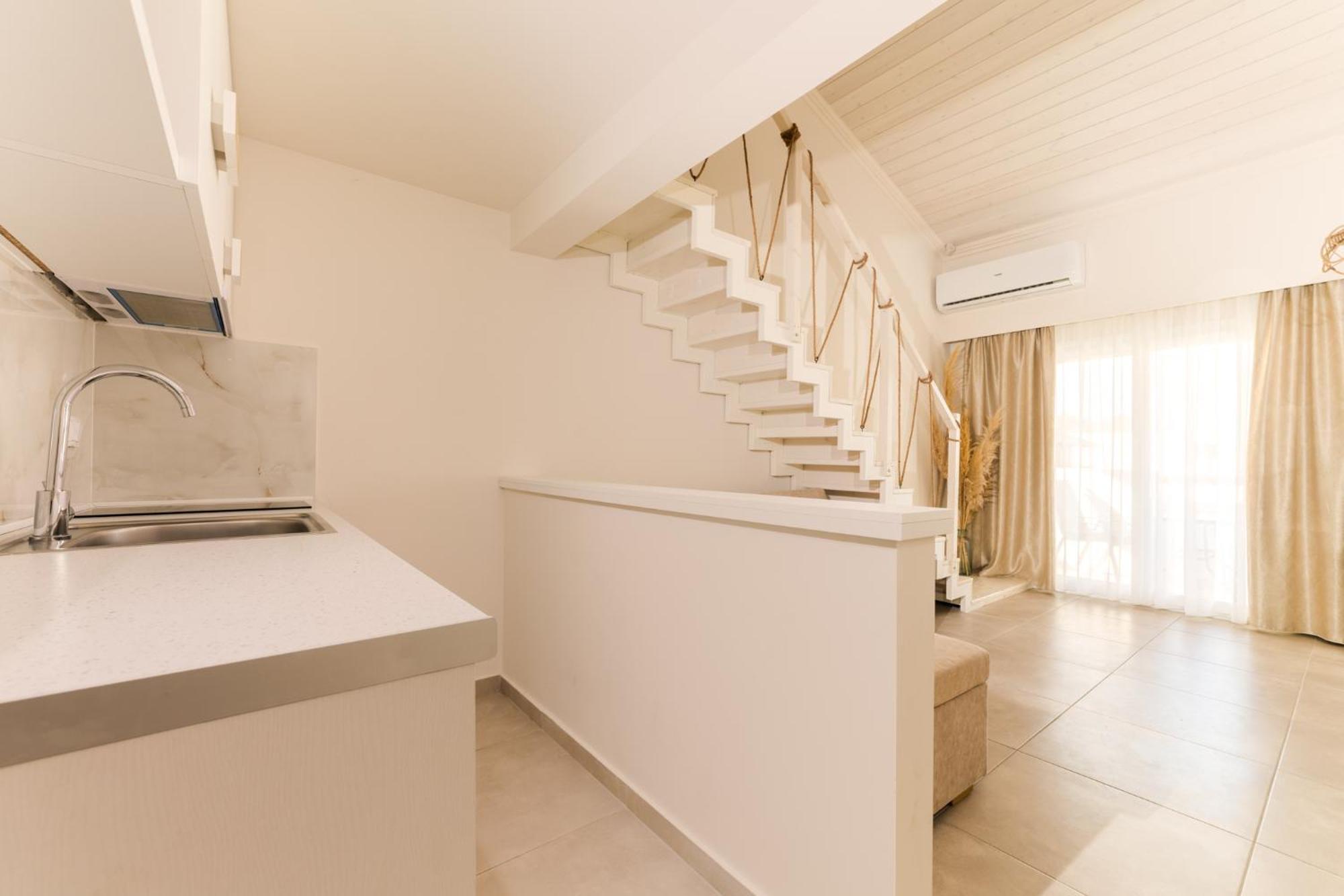 ניי פורי Mystery Suites And Apartments מראה חיצוני תמונה